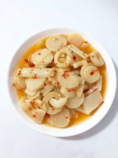 Măng ngâm giấm + tỏi, ớt